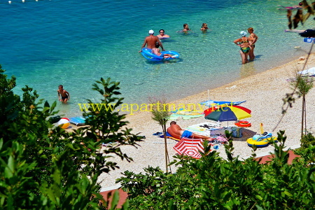 chorvatsko-makarska-drasnice-plaz-igor-velka-pláž v drašnice u centra